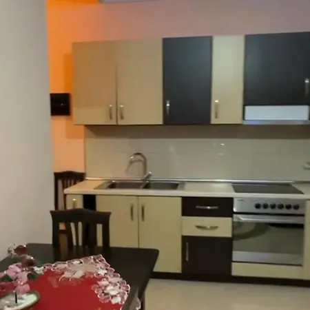 Me Qera Tek Selvija Apartment *